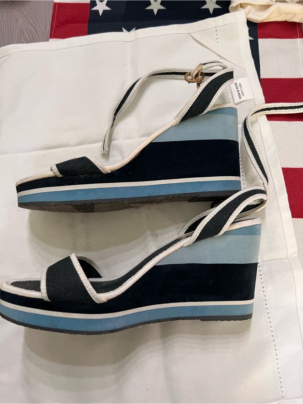 Arizona Womens 9 Navy Blue White Wedge Sandals Ankle Strap Colorblock